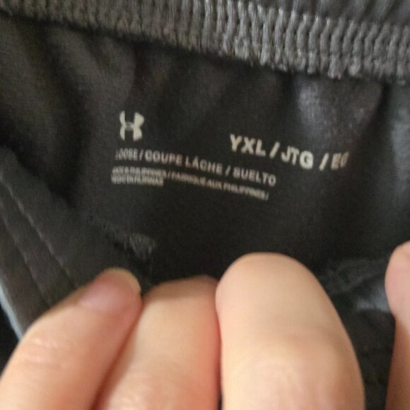 Boys Under Armour Gray Pants in Size XL - Picture 3 of 3